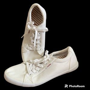Taos Womens Star White Canvas Lace Up Tennis Shoes - Size 9.5 - NWOT - see note*